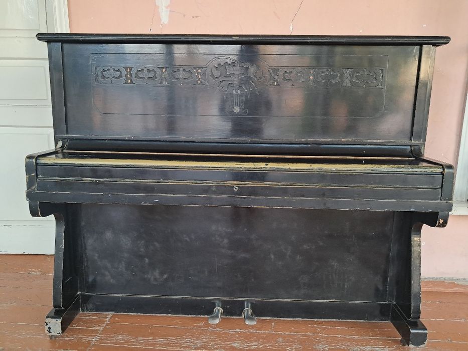 Pianino rangi qora