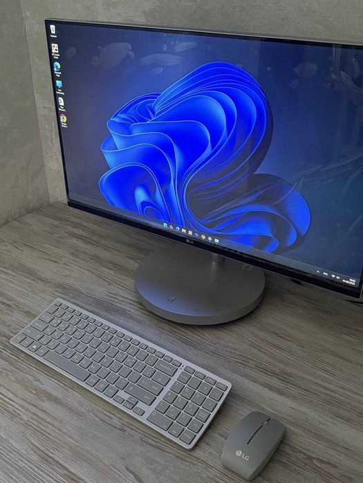 Моноблок LG 27V70N-GR35K в идеальном состоянии