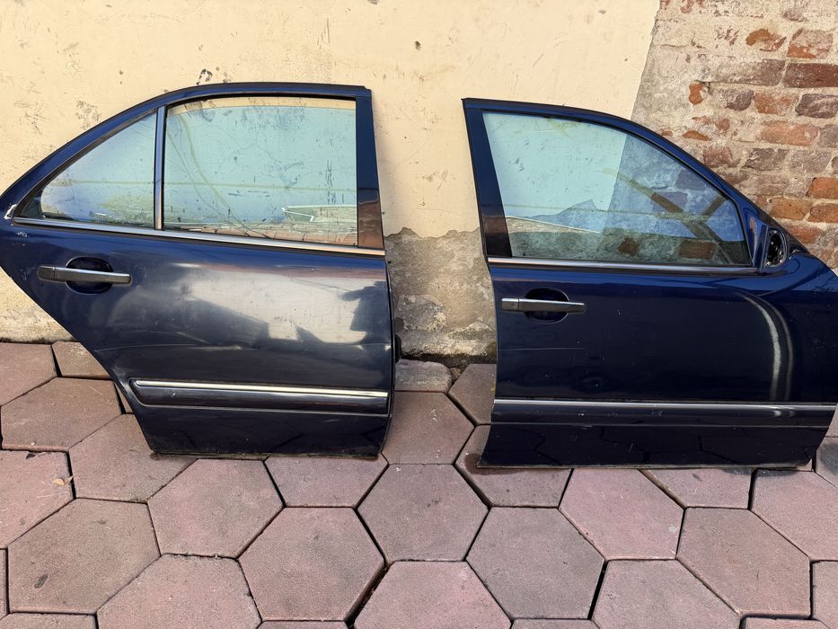 Врати за Мерцедес Е класа w210 “очиларка” десни
