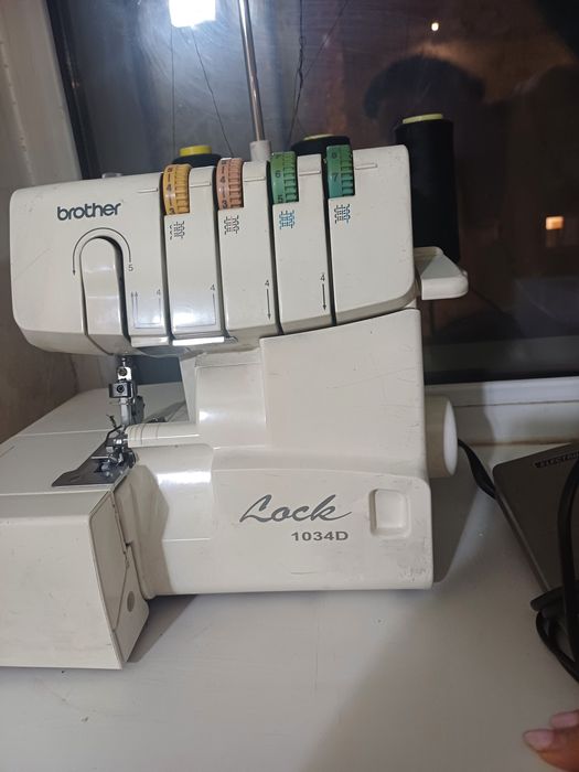 Продам оверлог швейный