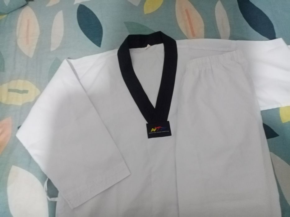 Добок, форма для тэквондо WTF