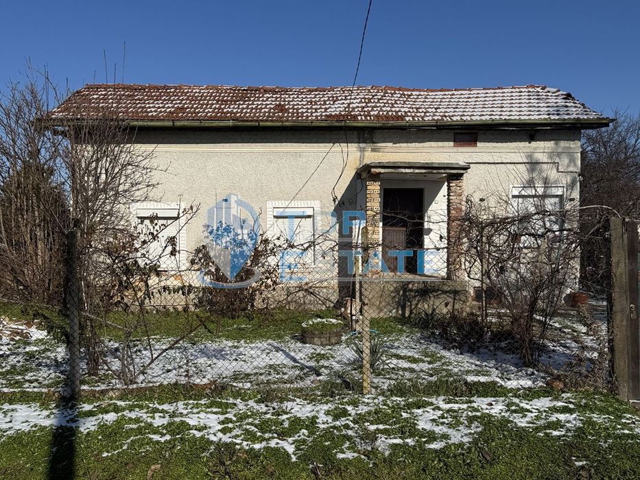 Къща в близост до центъра на село Правда, област Велико Търново