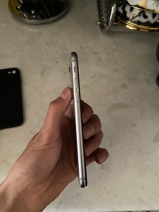 Iphone 6  zapchasga sotiladi