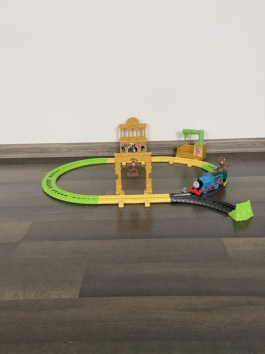 Șina Thomas în Palatul Maimuțelor