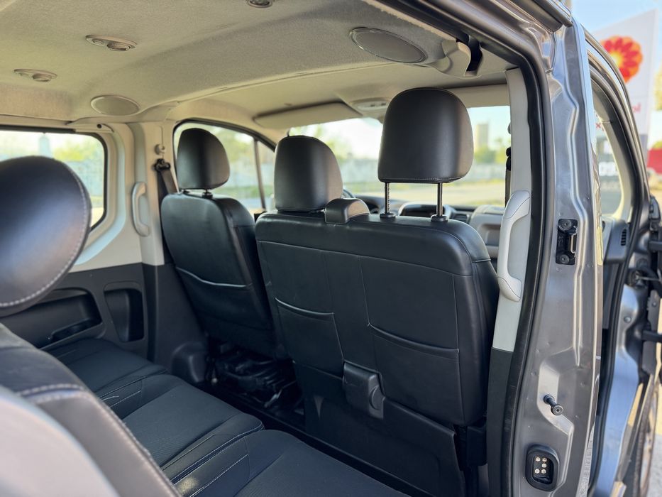 Renault Trafic 6 locuri