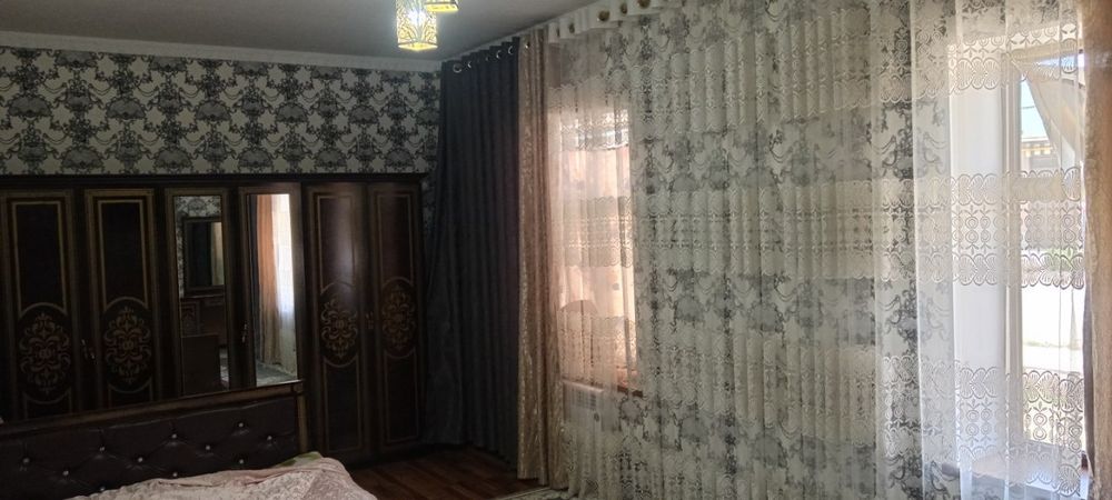 Hovli sotiladi navoiy farxod safxozda, 5 sotix yevro remont uy