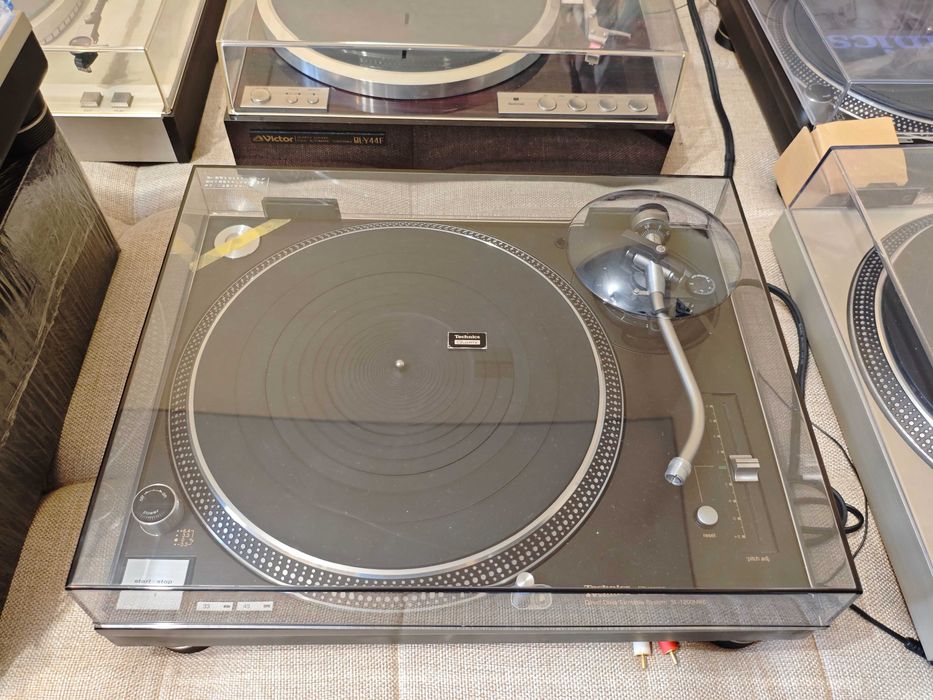 Проигрыватель виниловых дисков Technics SL-1200 mk3d