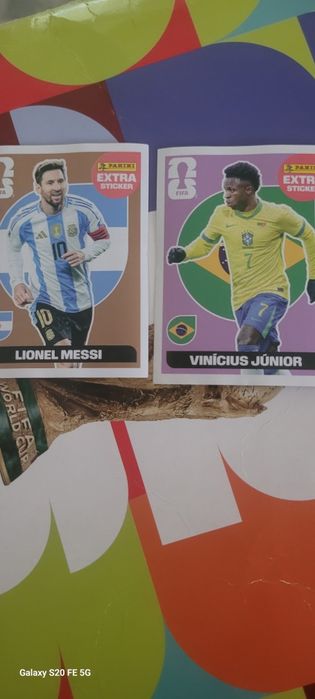 Vand abtibilduri Panini Extra Sticker FWC 2026 - Messi Bronze si Vinicius Jr. Violet