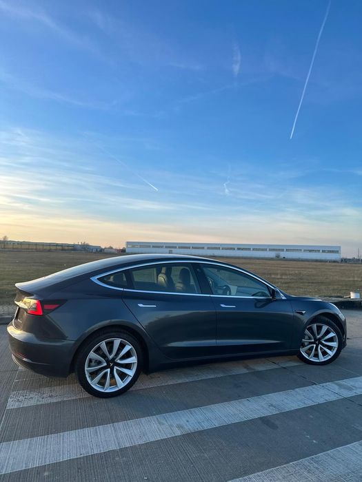 Tesla Model 3 Dual Motor Long Range AWD