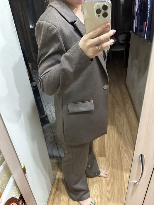 Продам костюм новый