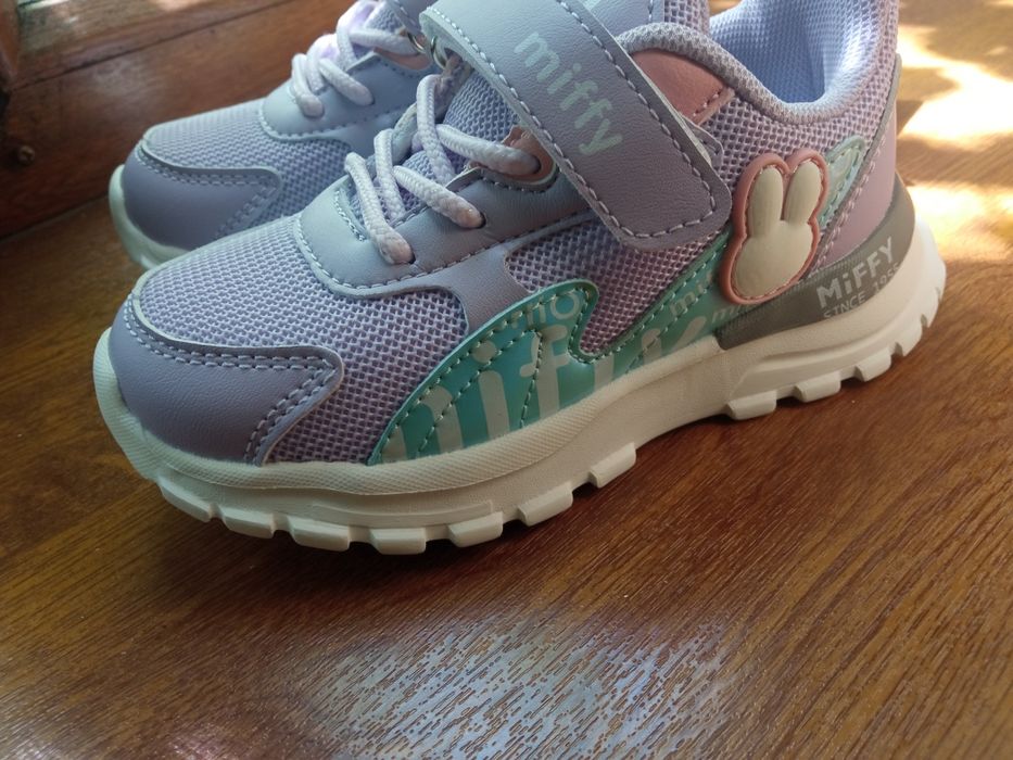 Продам кроссовки