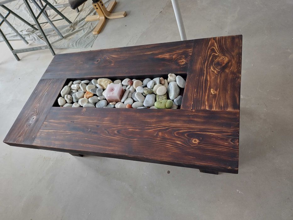 Бутикова холна маса от дърво