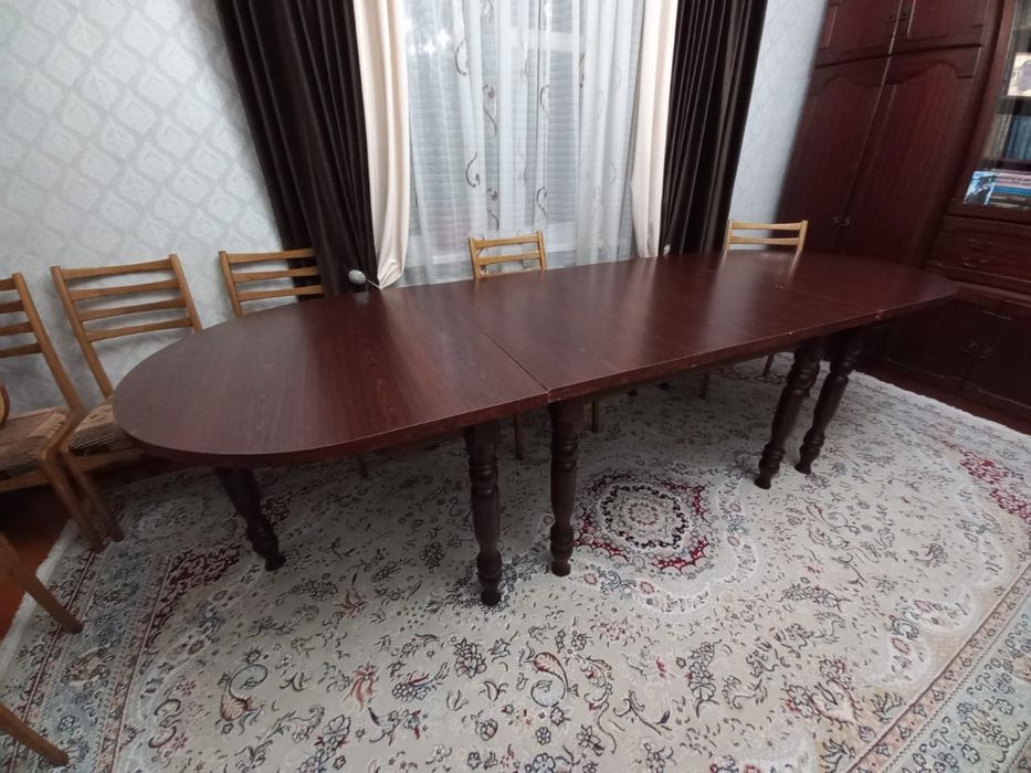 Пподам стол для гостинной