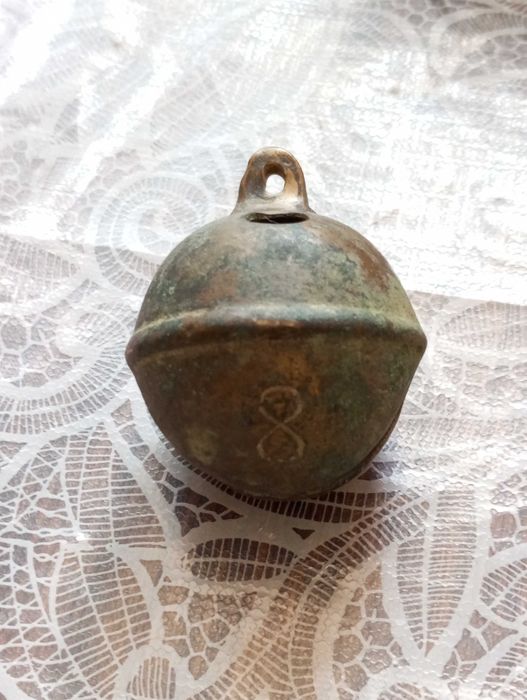 Камбана , хлопка , звънец , орехче , чан