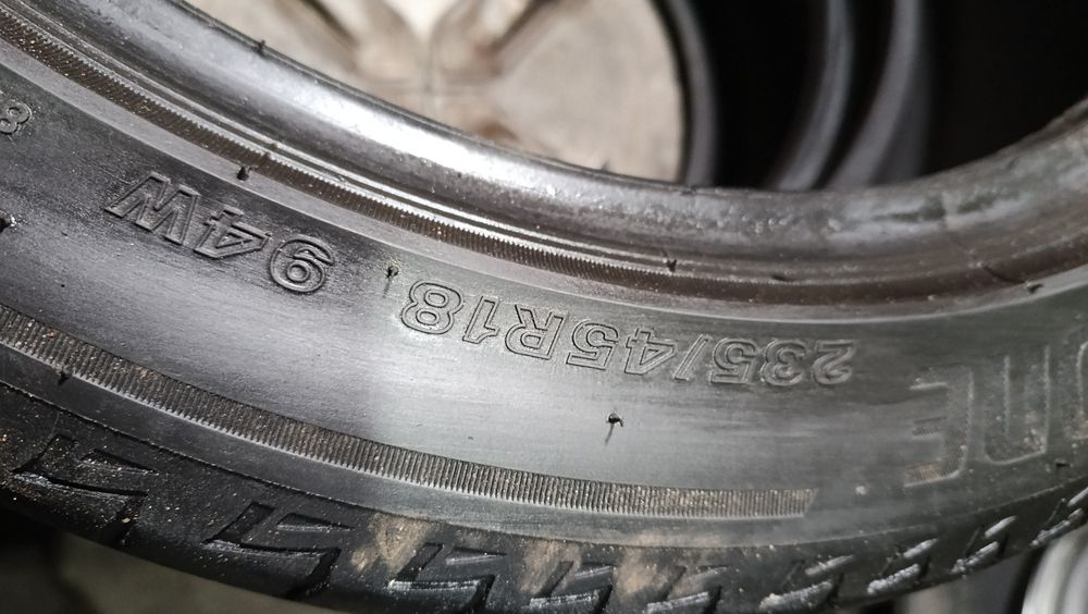Бриджстоун 235/45/18 лето