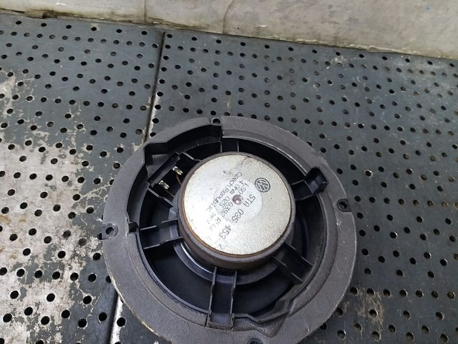 Boxa audio dreapta spate vw touran 3 5ta035453