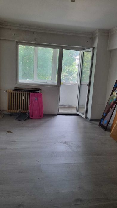 Vand apartament 3 camere , pta. Veteranilor
