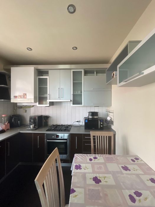 Mobilier la comanda de apartament-modern, in stare foarte buna