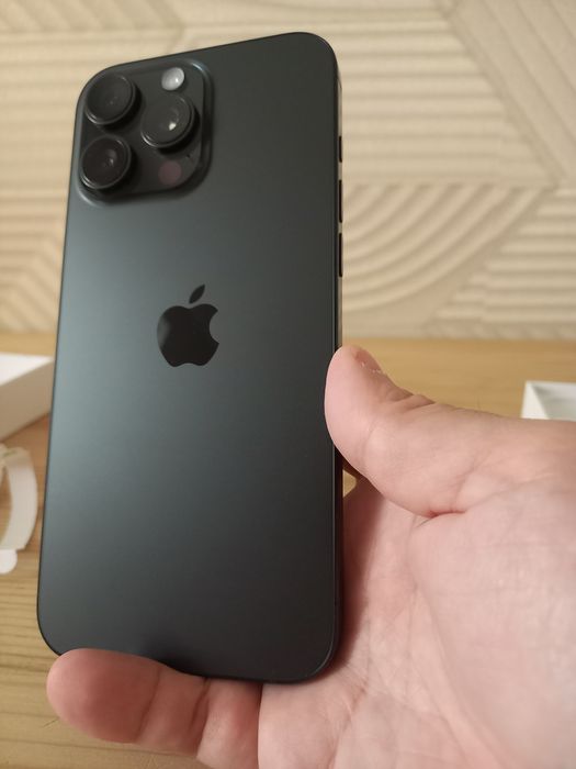 Продам Айфон 16 про макс