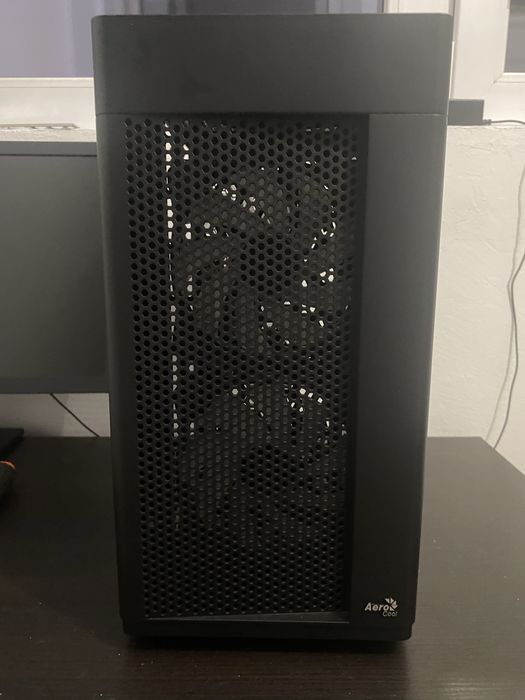 Carcasa pc gaming AeroCool Hexform