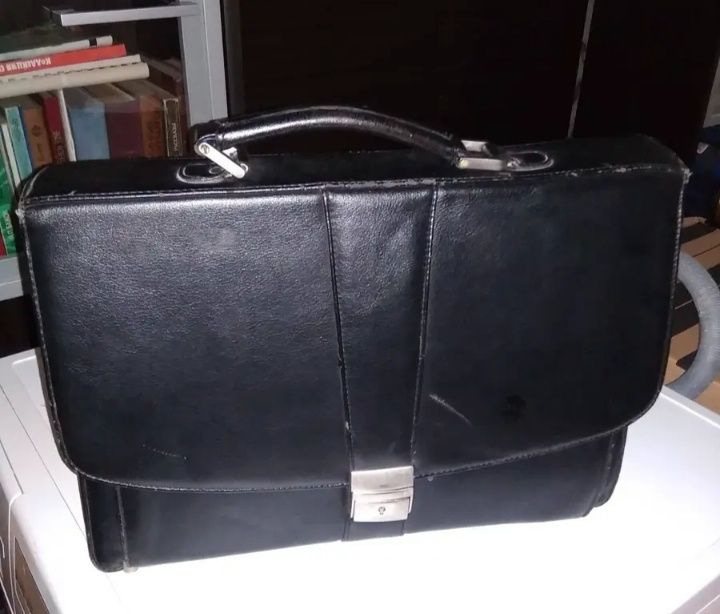 Продам деловой портфель