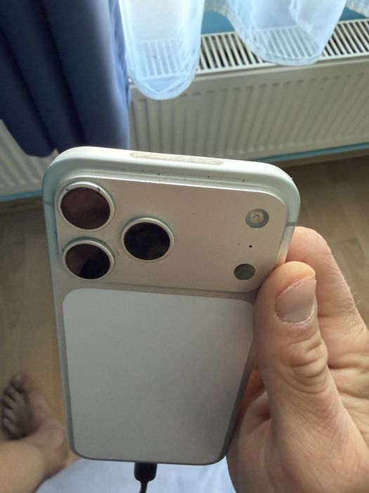 iPhone 17 pro max E SIM