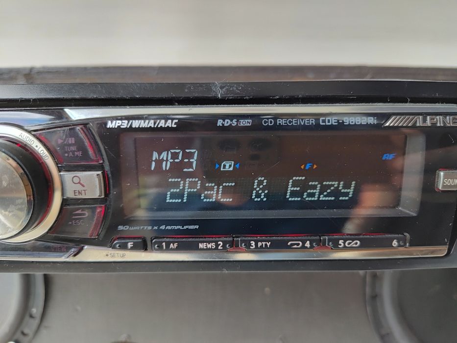 Висок клас ALPINE CDE-9882Ri USB / CD / MP3
