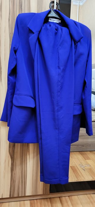 Продам брючный костюм