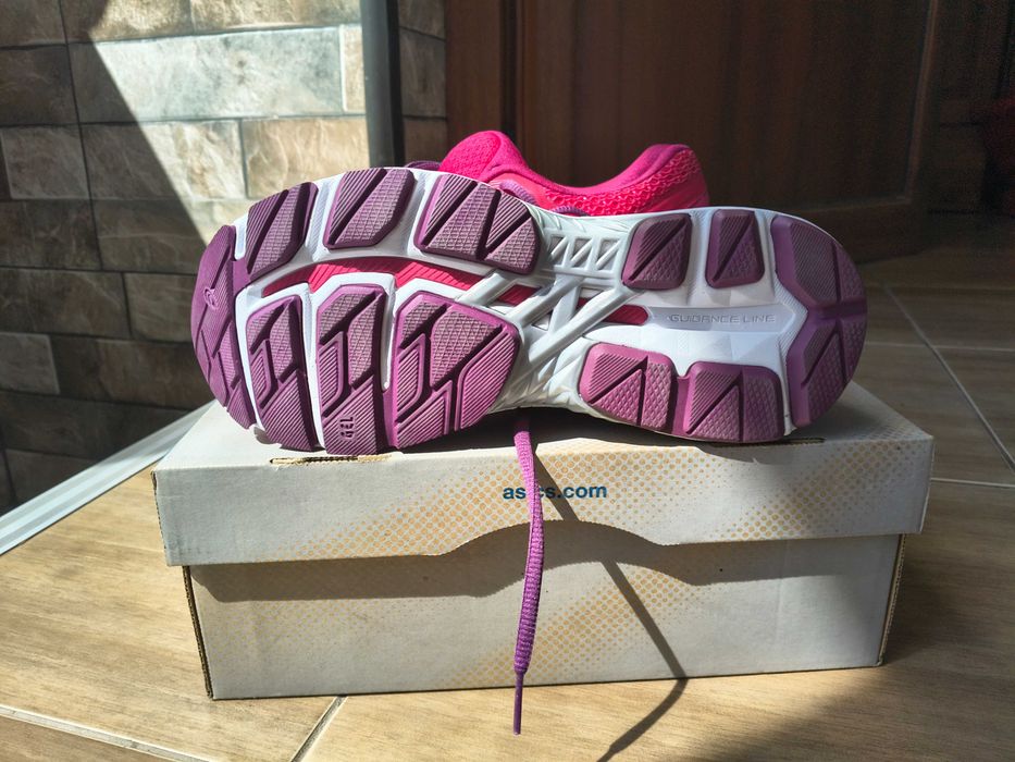 Маратонки ASICS