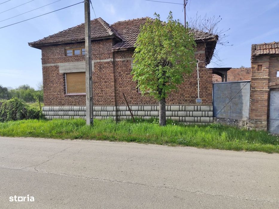Casa la tara, gaz, acces auto, teren 4122 mp – Petid, Bihor