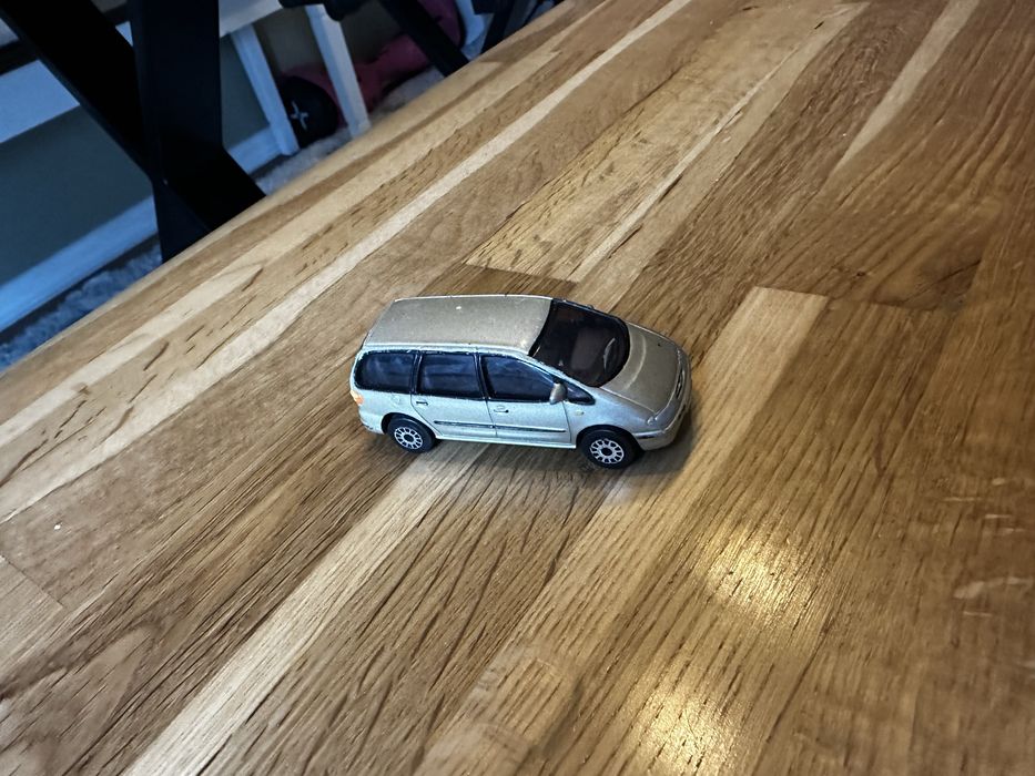 Machete metalice diferite modele de masini !