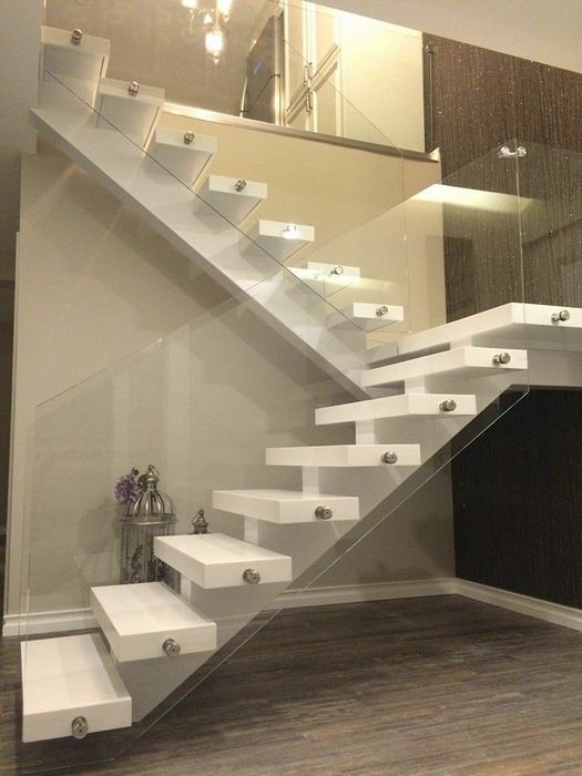 Scari metalice cu trepte din lemn