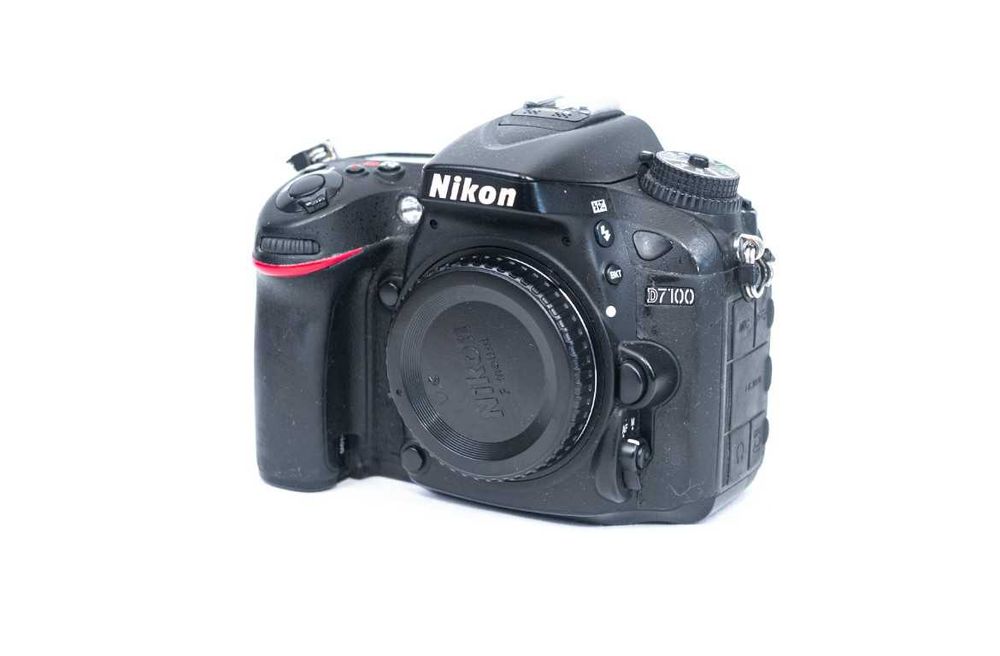 Nikon D7100 - BODY - DSLR - 103.000 de cadre