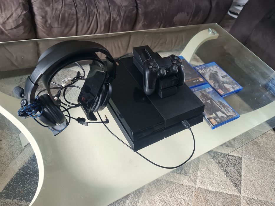 PS4 FAT 500GB със качечествени слушалки,джойстик,зарядно станция,3 игри!