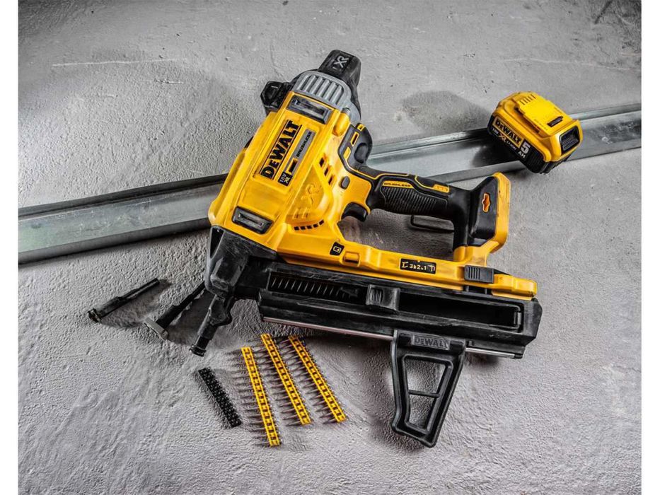 Такер за бетон и метал DeWALT DCN890 + 2бр 5Ah , Зарядно и Куфар