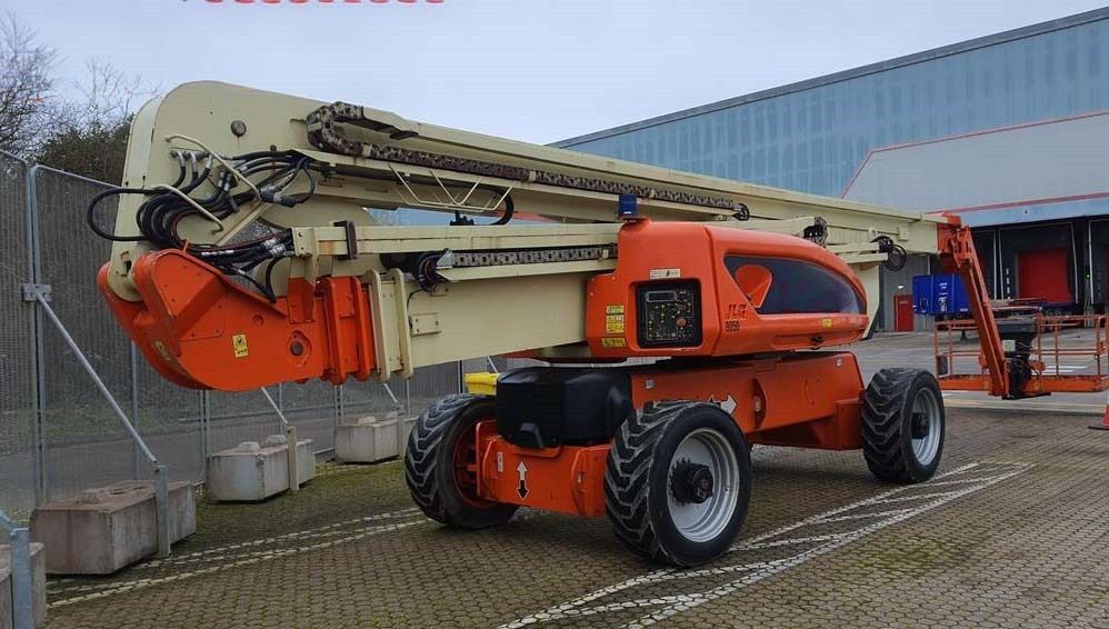 Inchirieri nacele foarfeca sau cu brat, stivuitoare si incarcatoare telescopice, peste 200 utilaje, autorizati ISCIR, mentenanta constranta