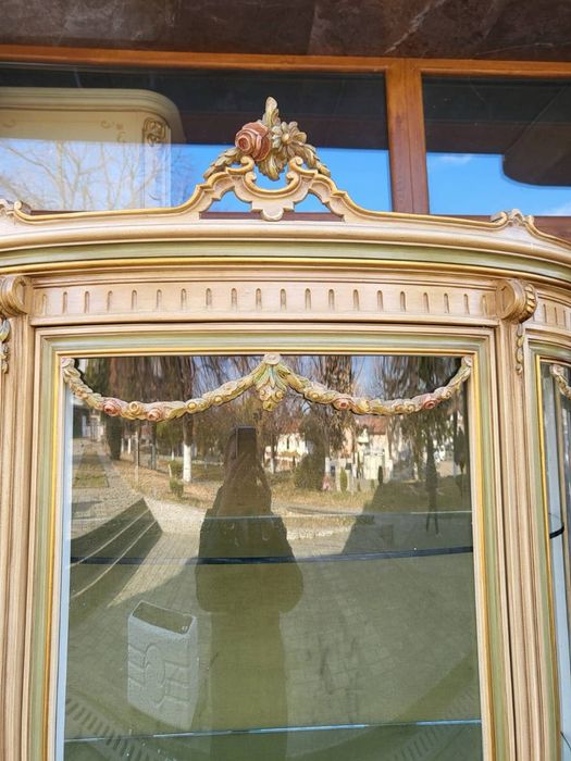 Изключително красива венецианска витрина