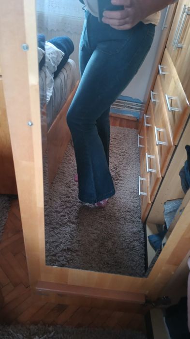 Blugi evazați elastici