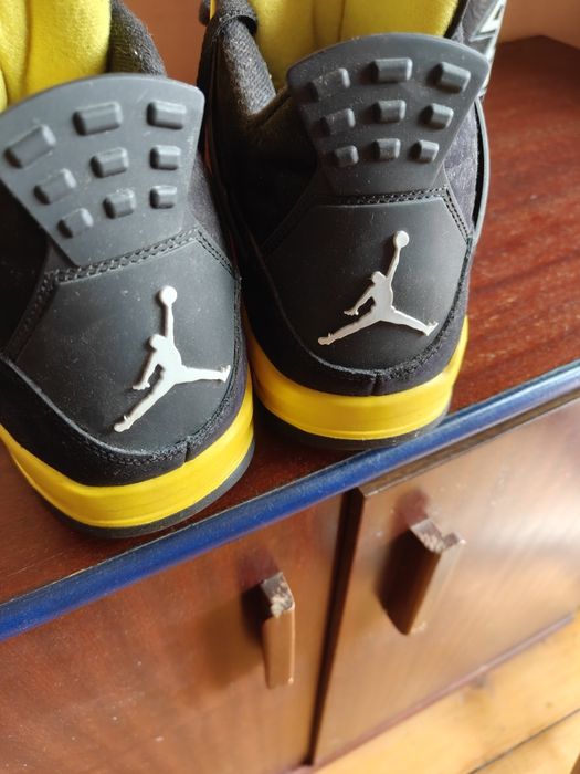 Jordan 4 thunder