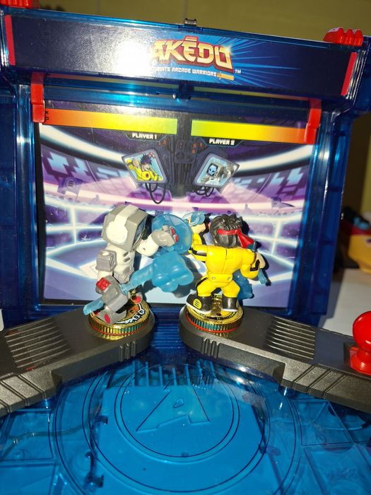 Arena de lupta cu 2 figurine Akedo