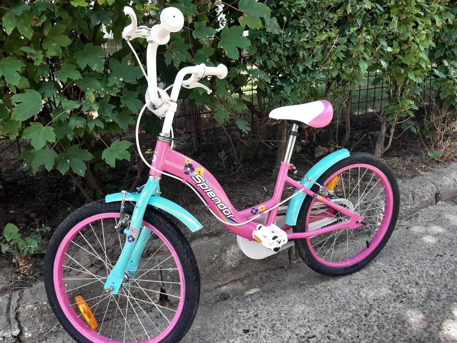 Vând bicicleta  fete