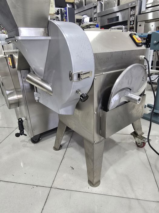 Obsheriska kubik reska sabzavot tug'raydigan