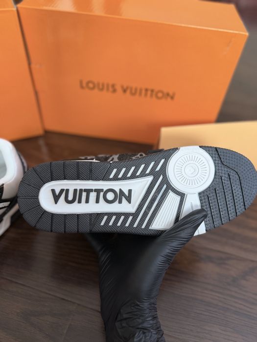 Louis Vuitton Trainer black