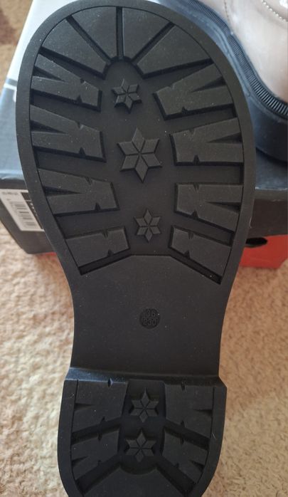 Туфли на девочку.