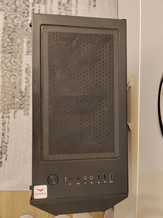 PC Gaming cu rx 7700 xt si r5 9600x cu ram de 32 gb ddr5 6000MHz cl30