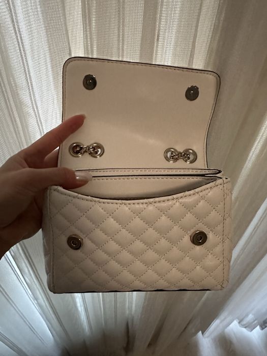 Дамска чанта Guess