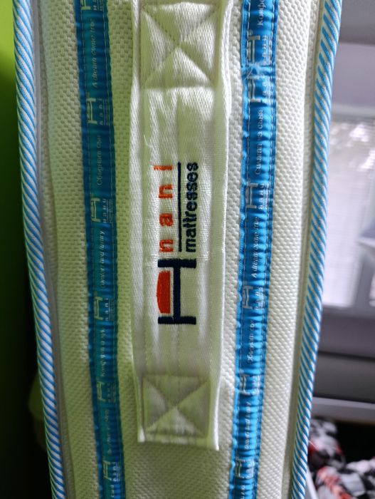 Продавам двулициев матрак закупен преди 4 месеца