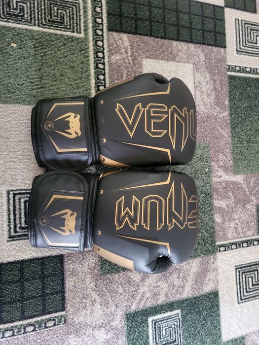 Боксерские перчаткм