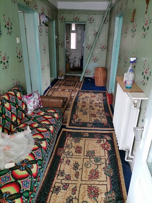 Vând casa în com corbeni