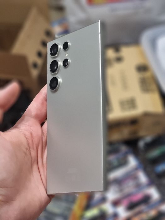 Samsung Galaxy S24 Ultra 512GB Titanium Grey в добро състояние